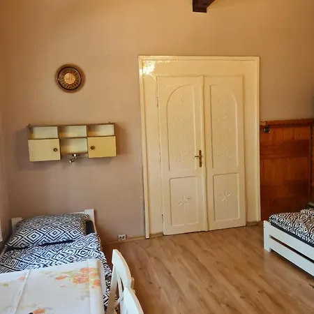 Studio Regionalne 7 Apartment *